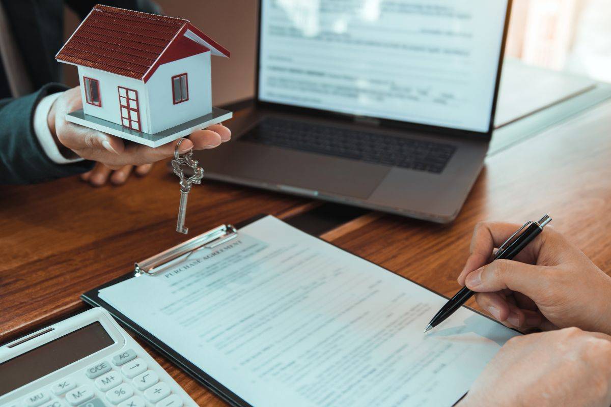 Why Working with a Buyers Agent Can Simplify Your Property Purchase